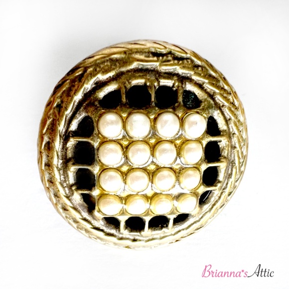 IL GIOIELLO Vintage Mid century Gold tone white Pearl large clip on Earrings - Picture 4 of 7